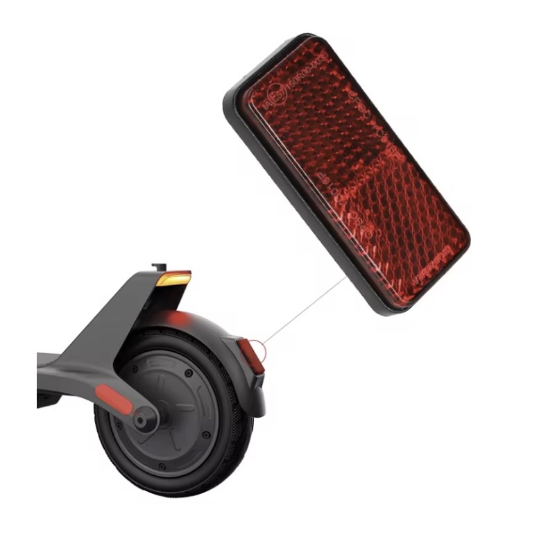 Rear fender reflector for Xiaomi 4 Lite 2nd Gen electric scooter  - 1 Compatibility: fits the rear fender of Xiaomi 4 Lite 2nd G