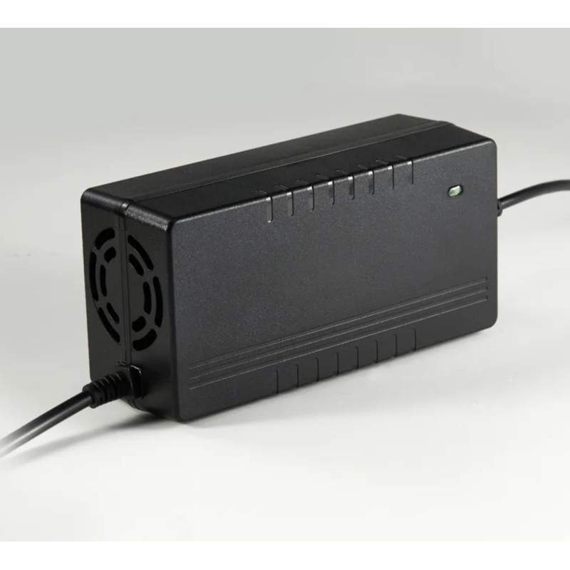 Hitri polnilnik za električni skuter Xiaomi Scooter 4 Ultra - skrajša čas polnjenja.  - 1 Hitri polnilnik za električni skuter X